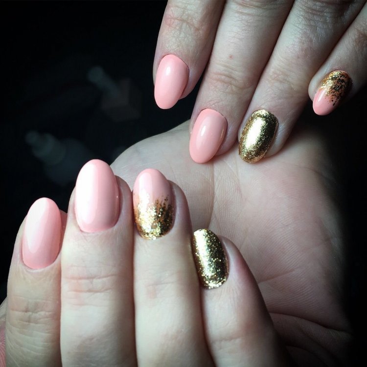 Бежево золотистий манікюр