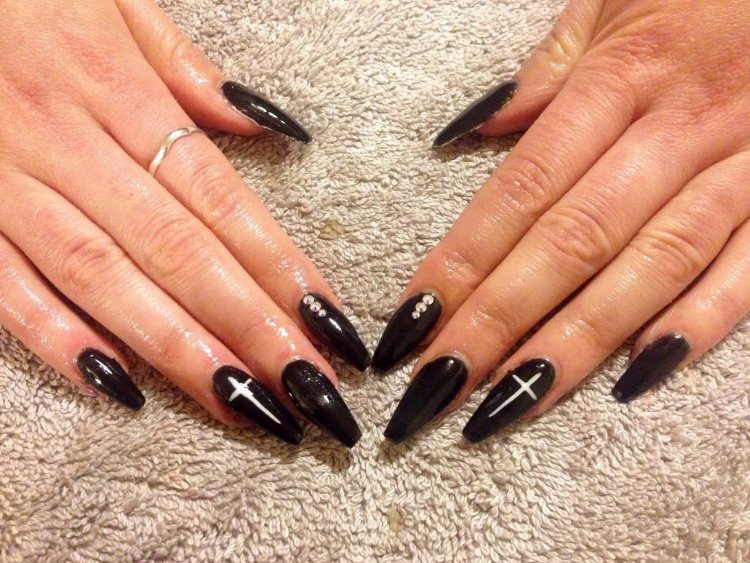 Черный маникюр нарощенные ногти