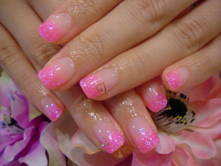 Маникюр френч розовый