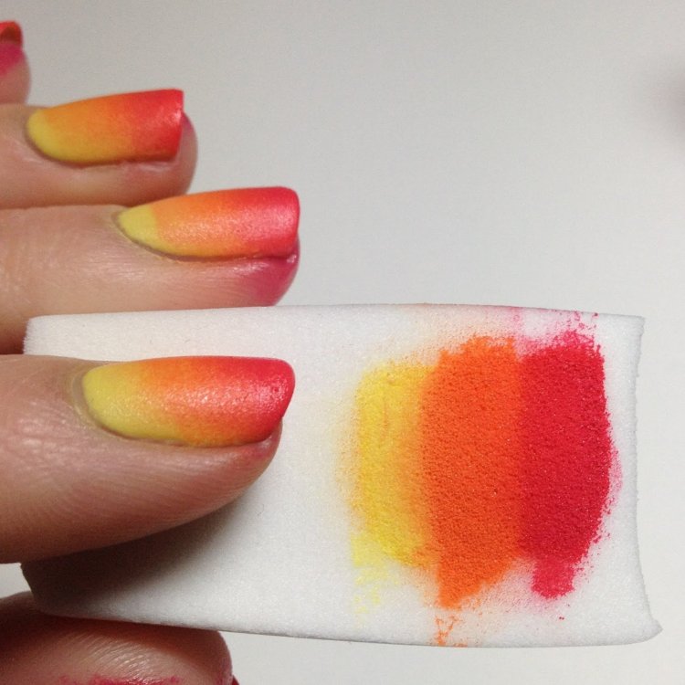 Манікюр губкою