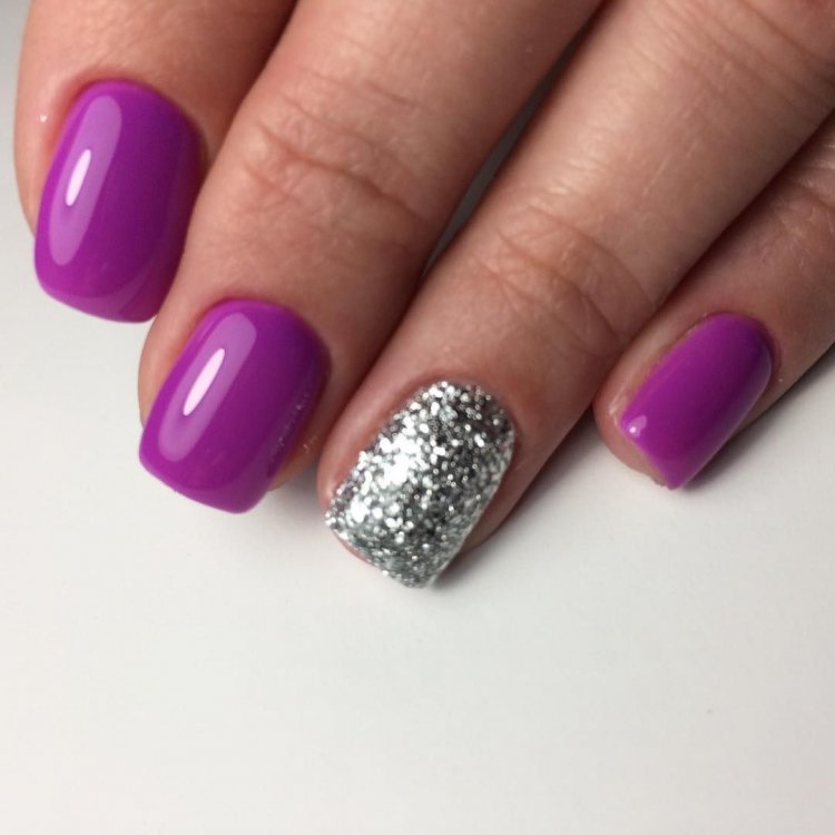 Розовый маникюр с растяжкой