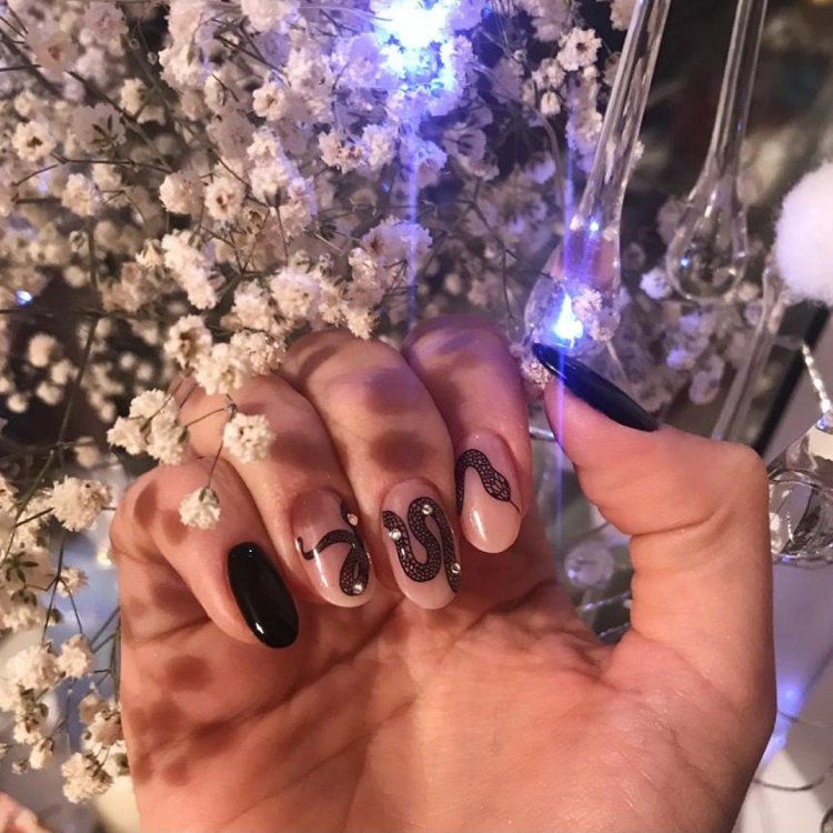 Маникюр с двух сторон ногтя