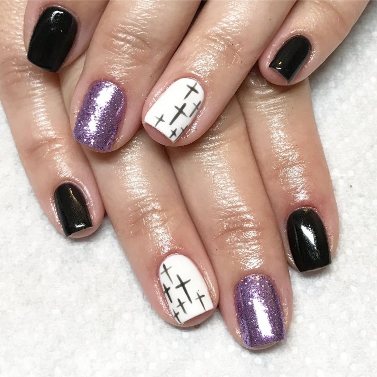 Красивый маникюр с крестом