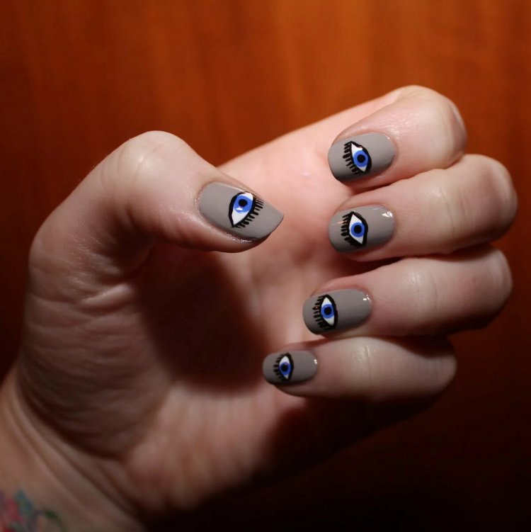 Дизайн нігтів очей