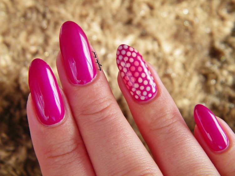 Малиновые ногти