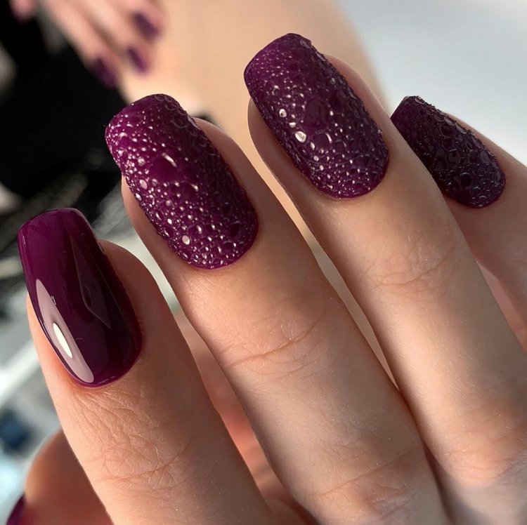 Нігті кольору марсала