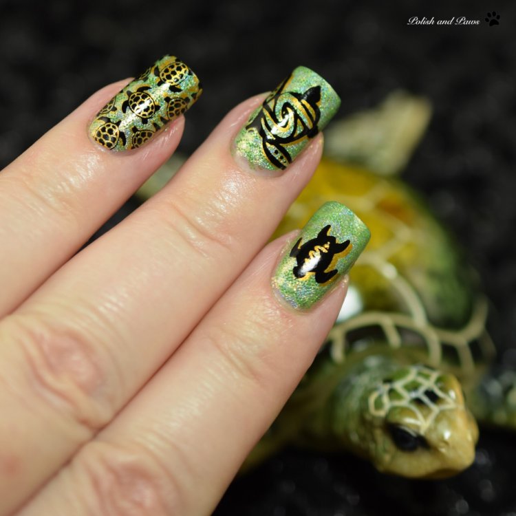 Маникюр на короткие ногти с черепахой