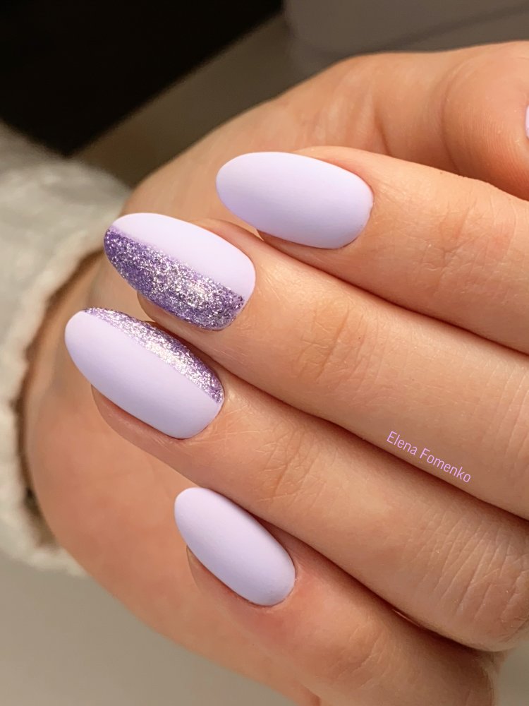 Блакитні матові нігті