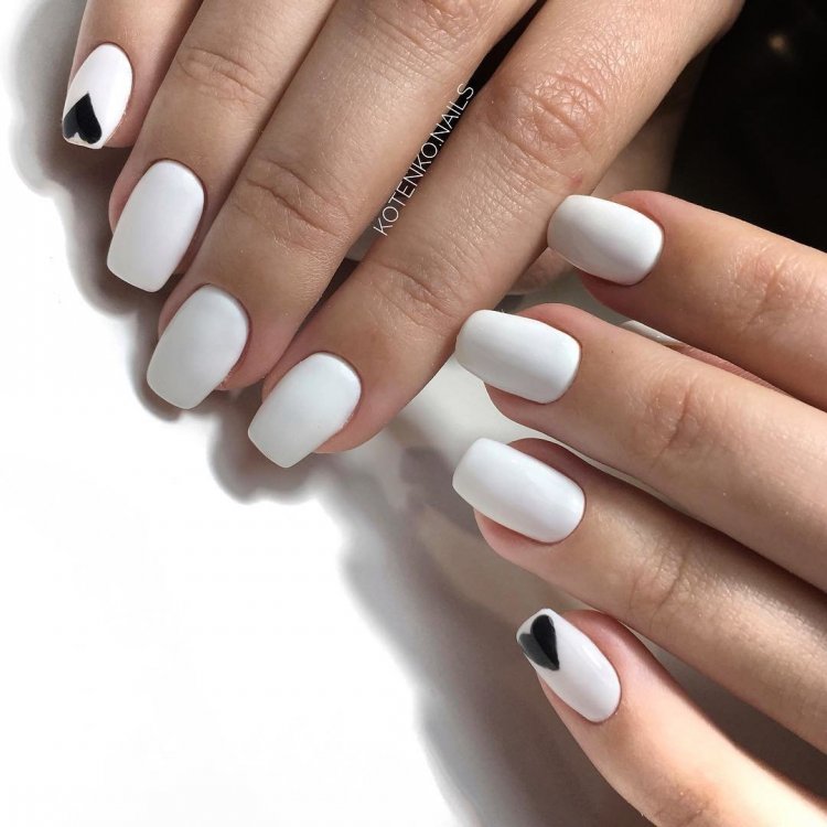 Блеклый маникюр