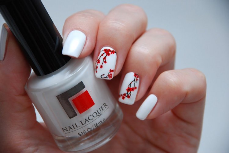 Маникюр с наклейками