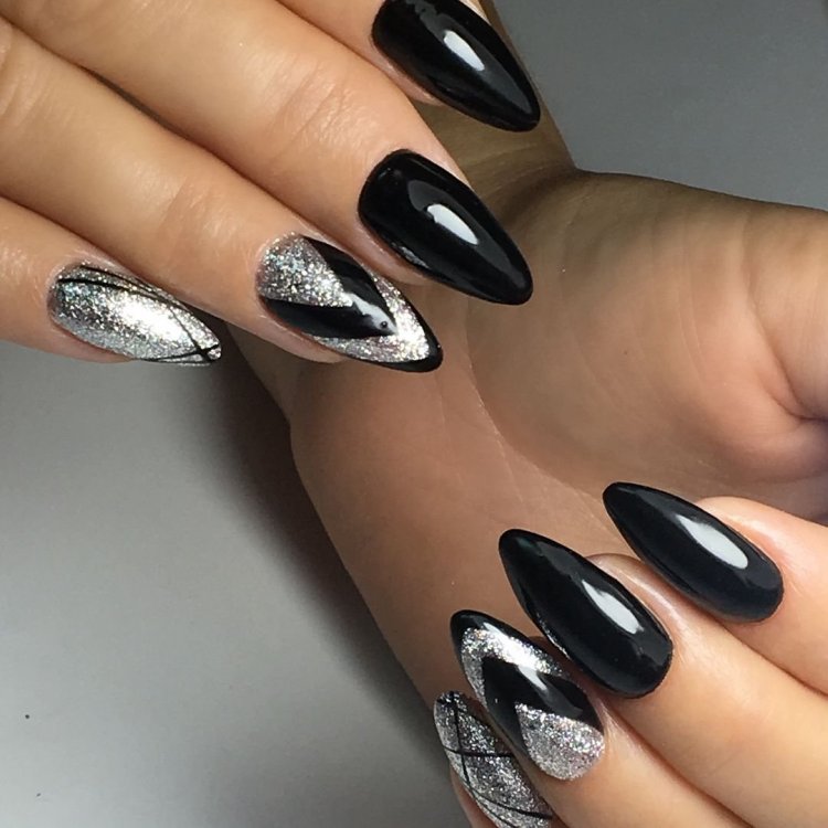 Черные овальные ногти