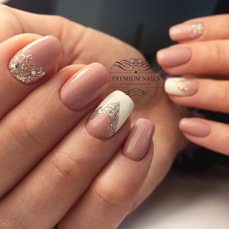 Короткие гелевые ногти беж