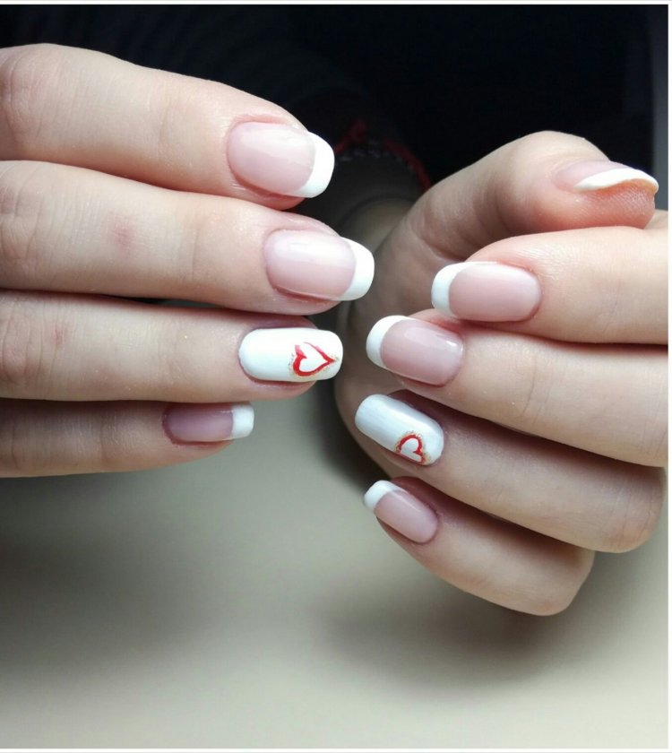 Маникюр с сердечками