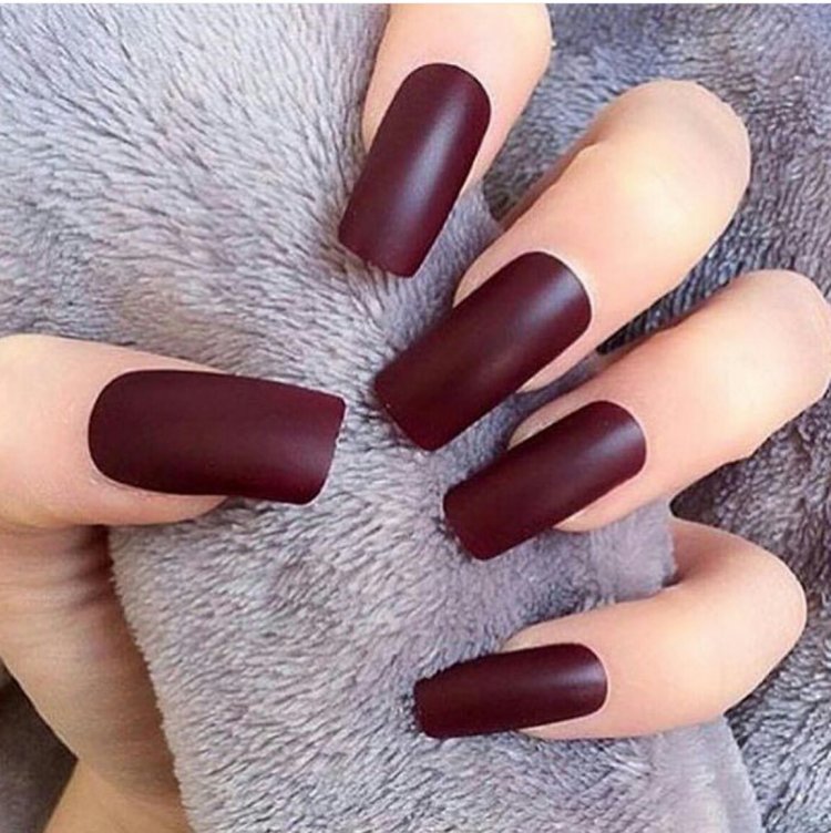 Манікюр марсала матовий