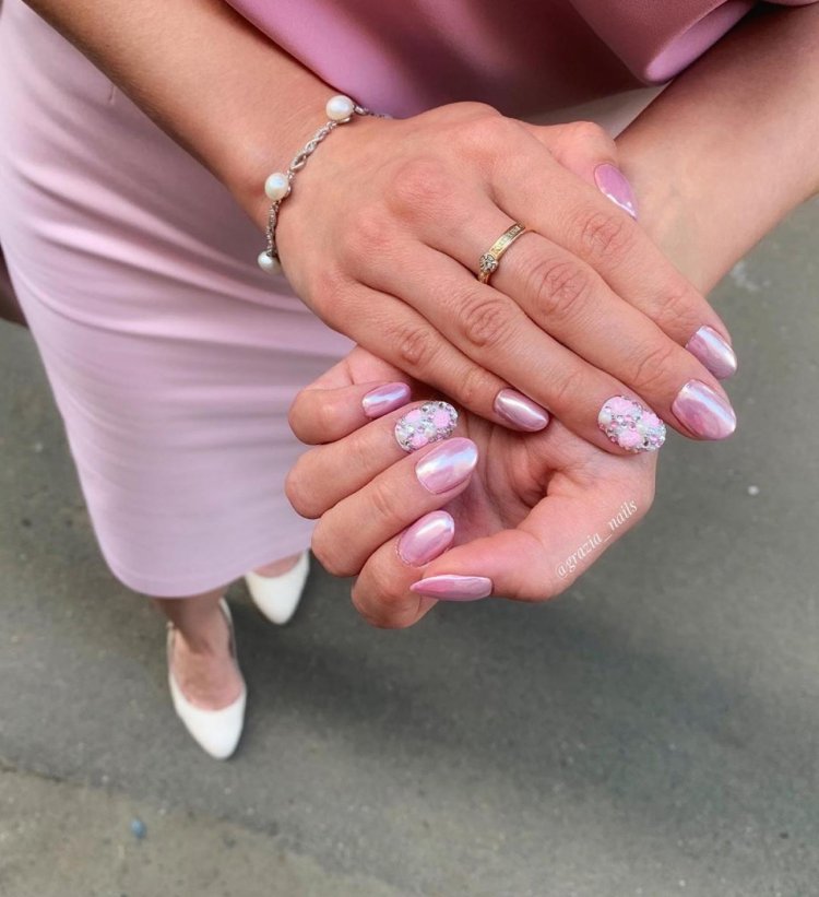 Ногти под розовое платье