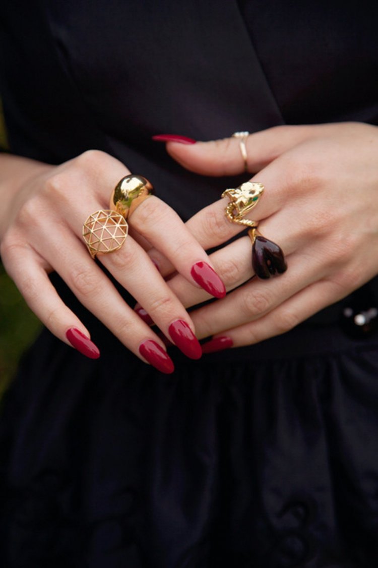 Маникюр с кольцом