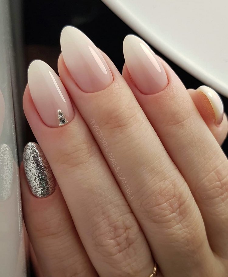 Омбре на ногтях нюд