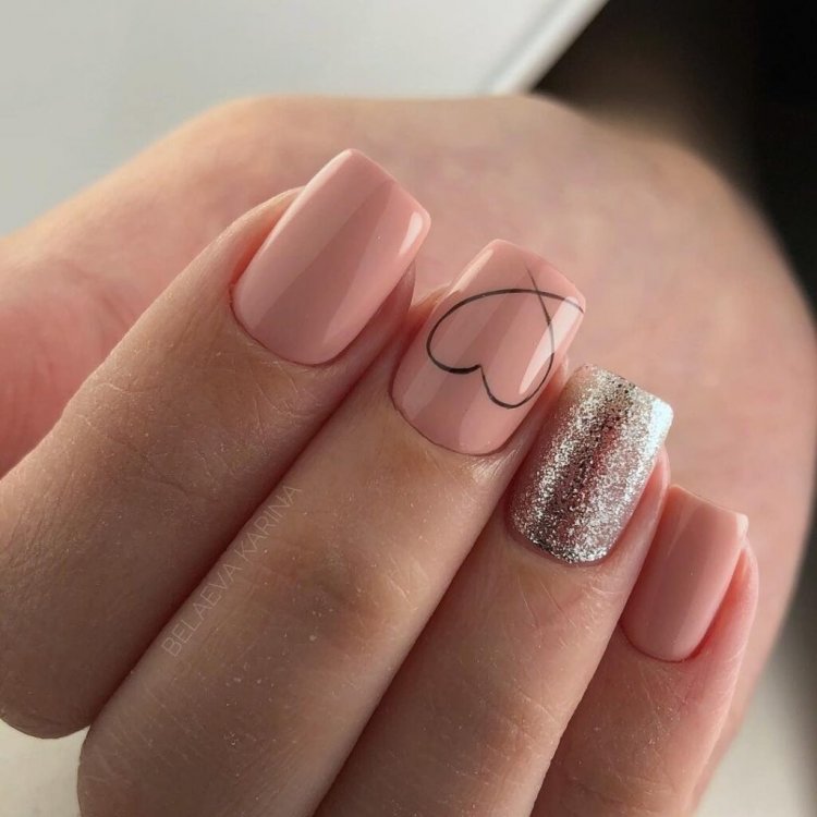 Нюдовый маникюр на короткие ногти квадратной