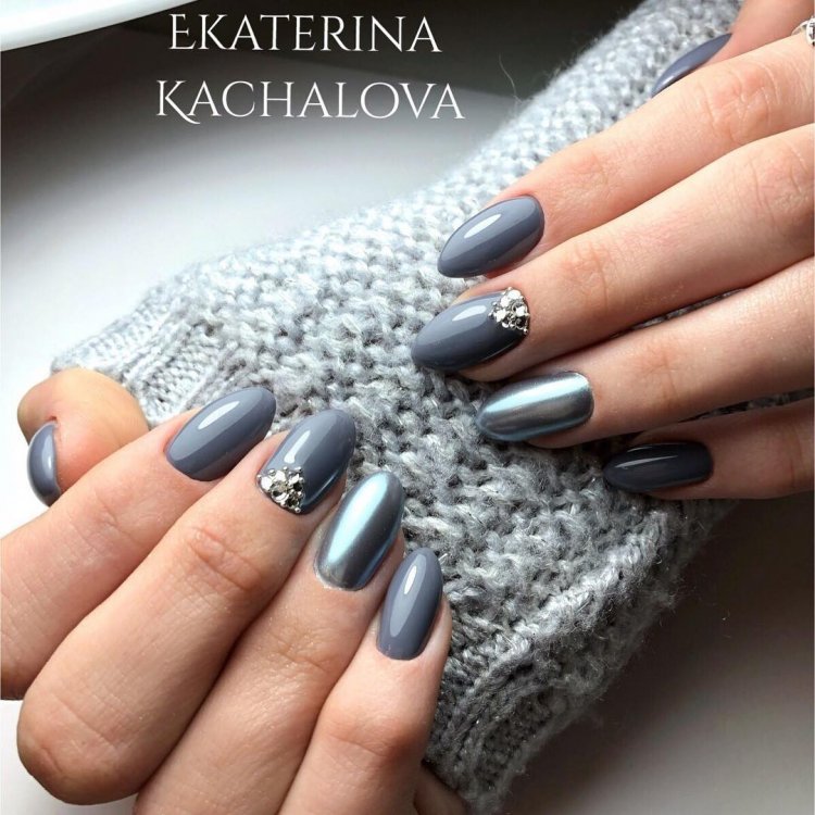 Ногти цвета графит