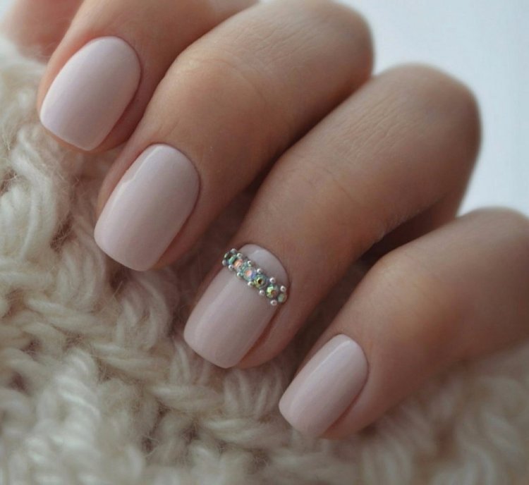 Маникюр в пастельных тонах
