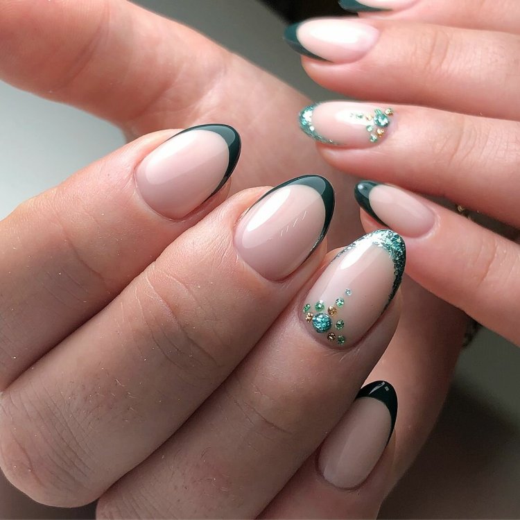 Френч на короткі овальні нігті