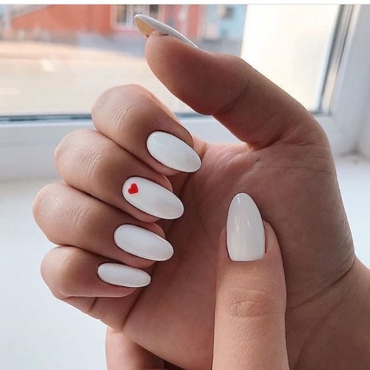 Белый матовый маникюр