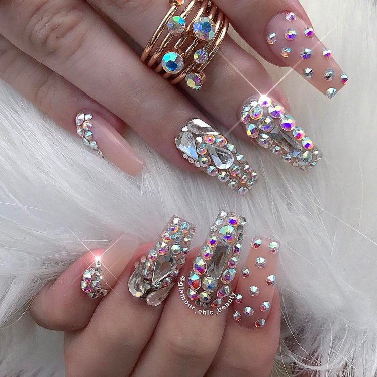 Гламурные ногти со стразами