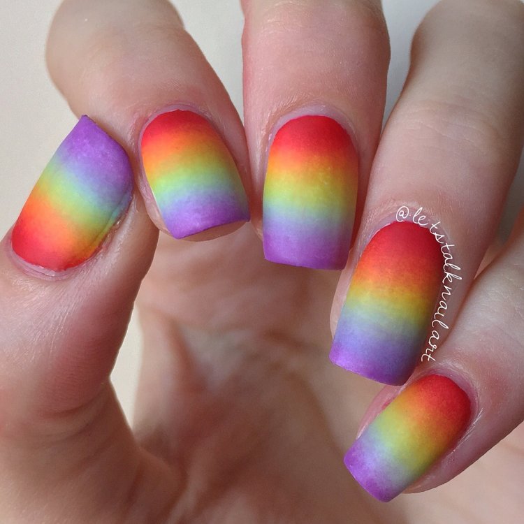 Манікюр градієнт