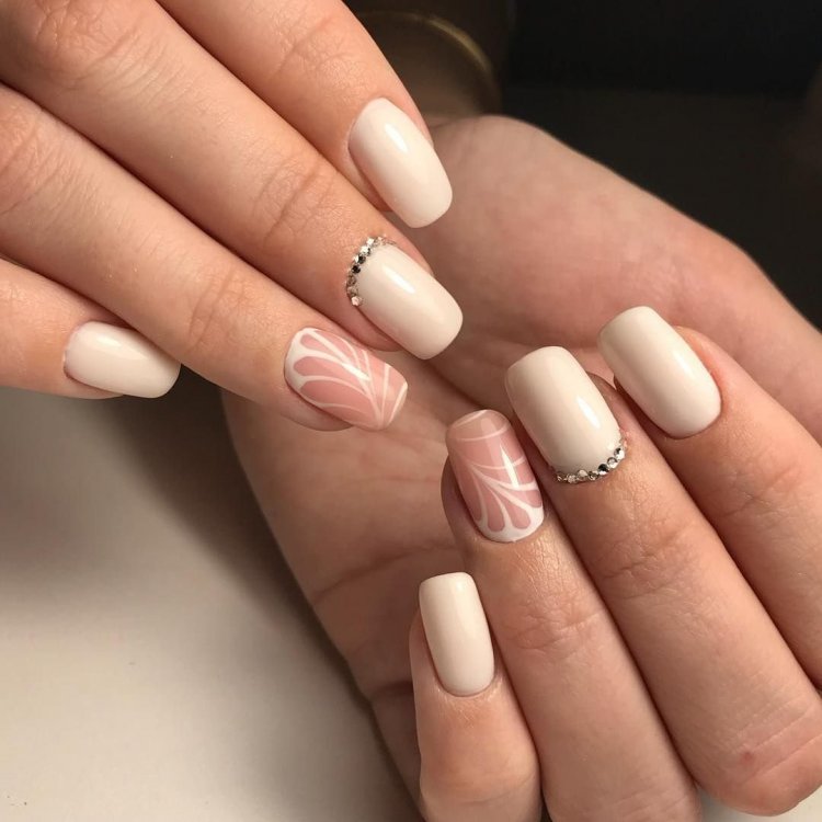 Стильный маникюр для офиса