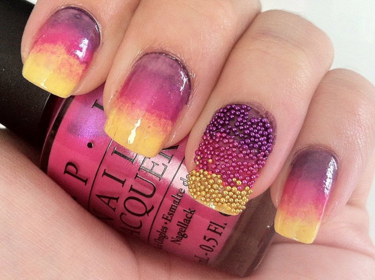 Манікюр губкою