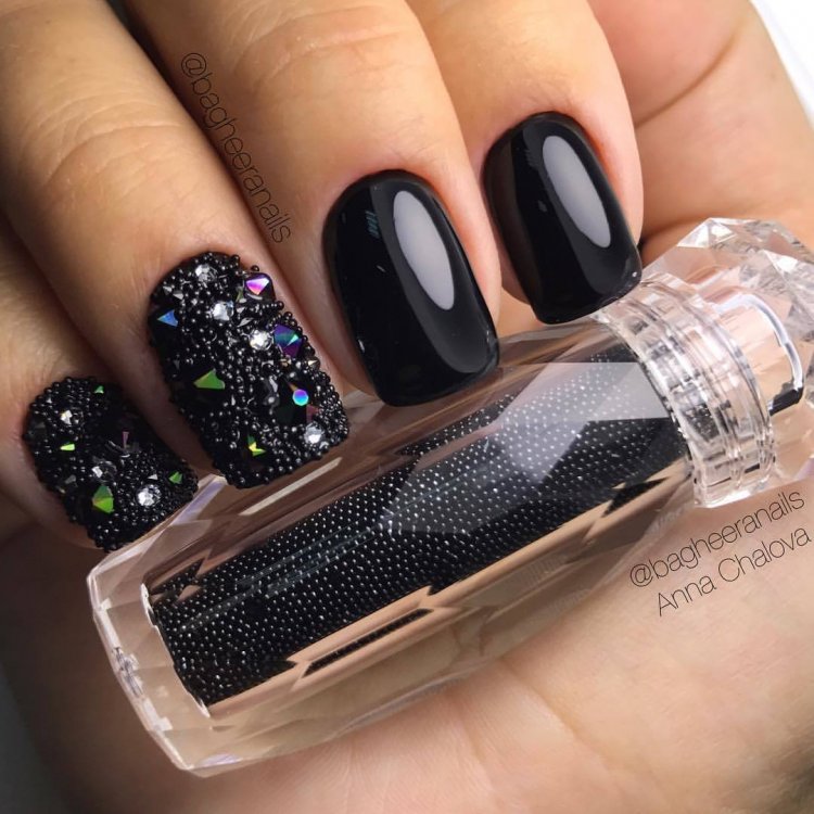 Дизайн ногтей с хрустальной крошкой френч