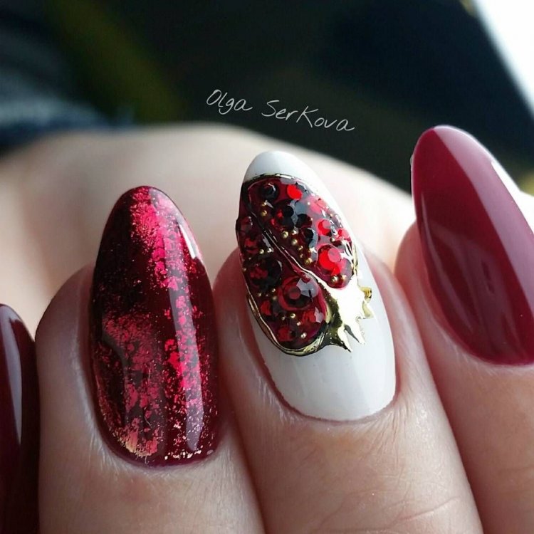 Маникюр гранат