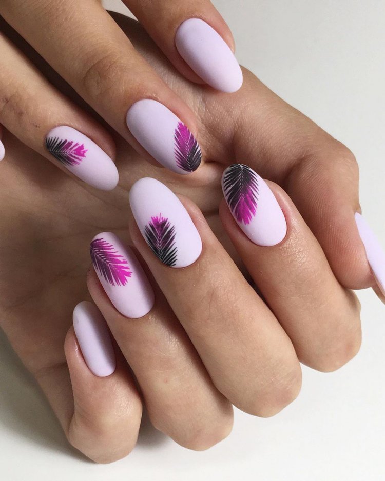 Манікюр з пером