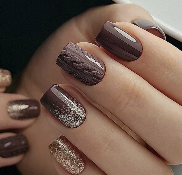 Коричневый маникюр 2020