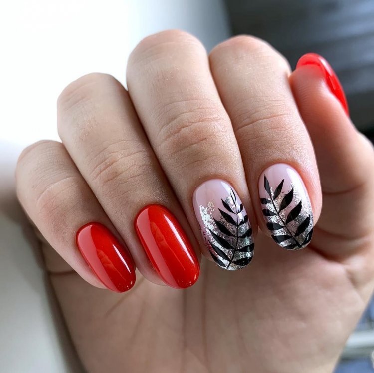 Красный маникюр с разводами