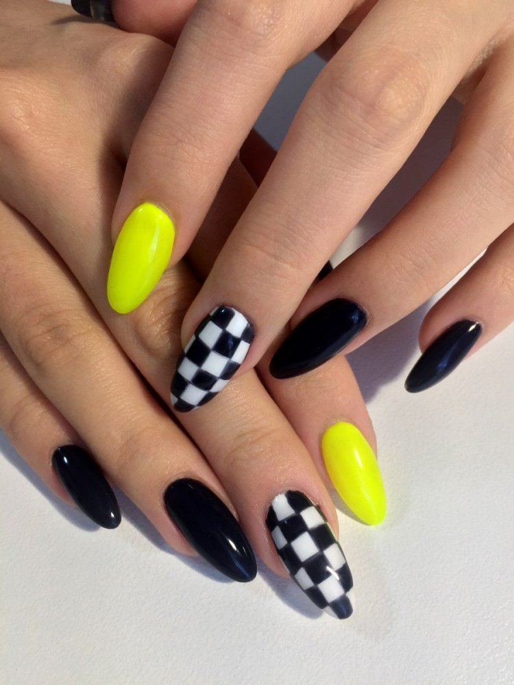 Черно желтый маникюр