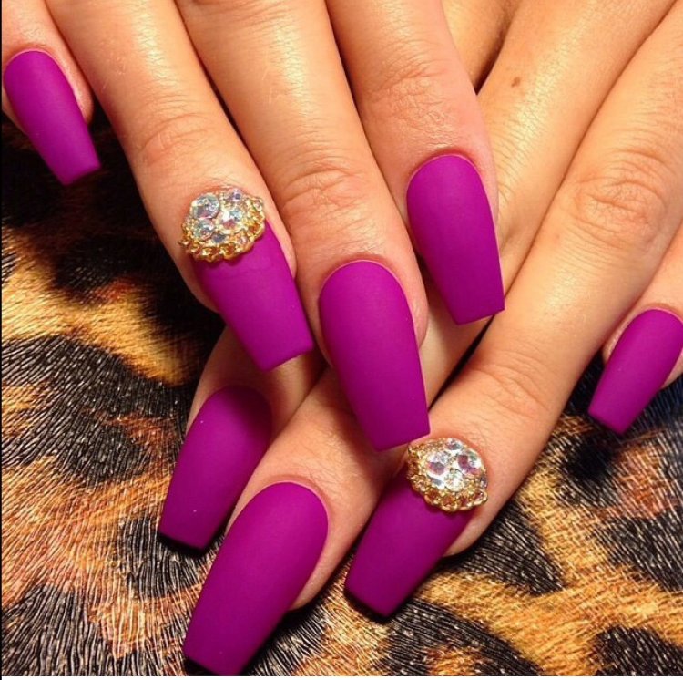 Ногти фуксия матовые