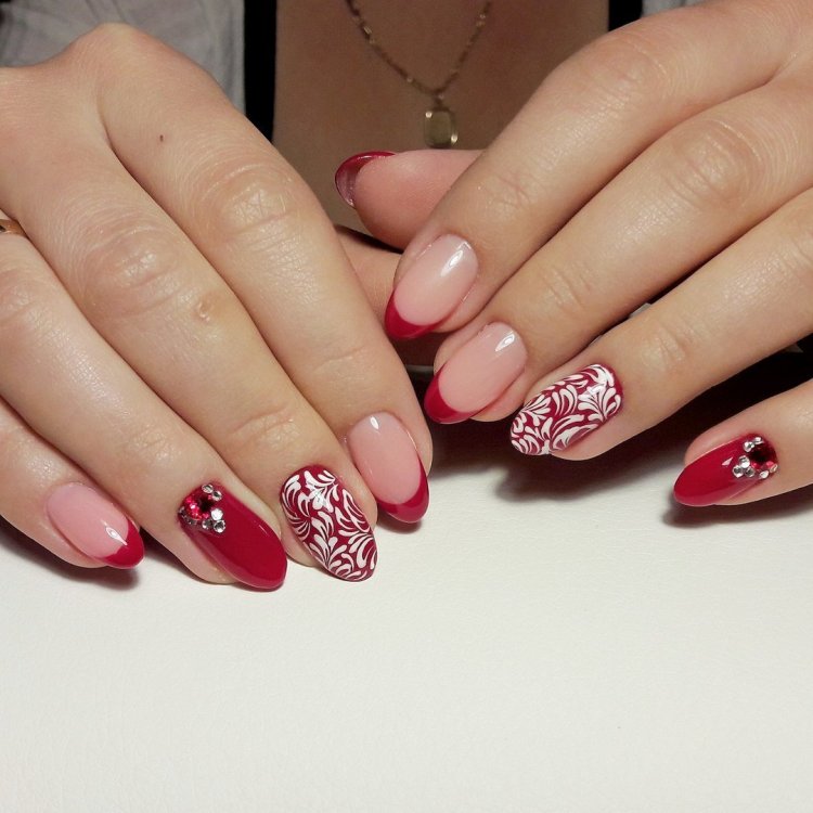 Красивый женский маникюр