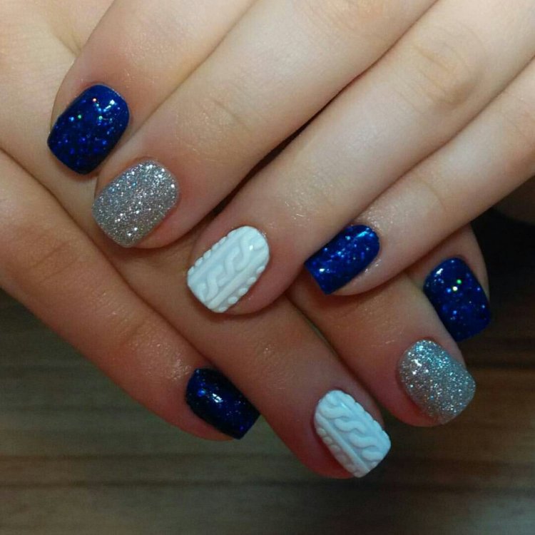 Зимний маникюр гель лак