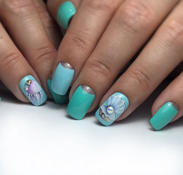 Манікюр на короткі нігті бірюза