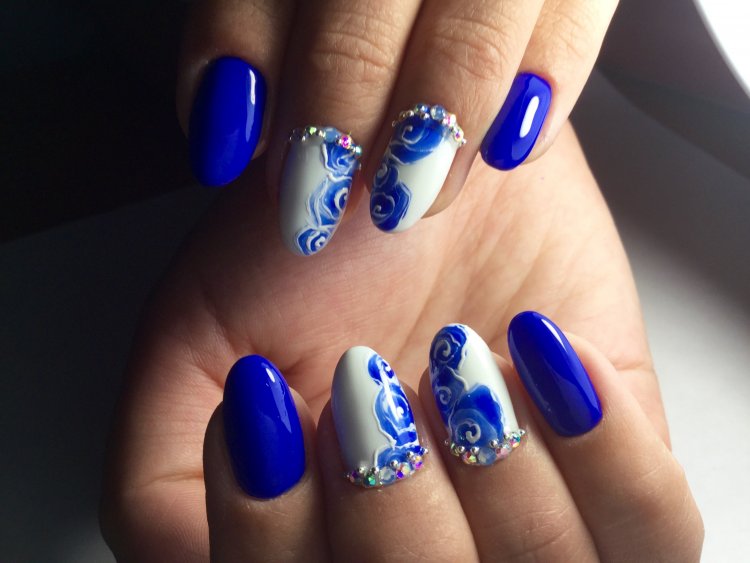 Гжель на ногтях
