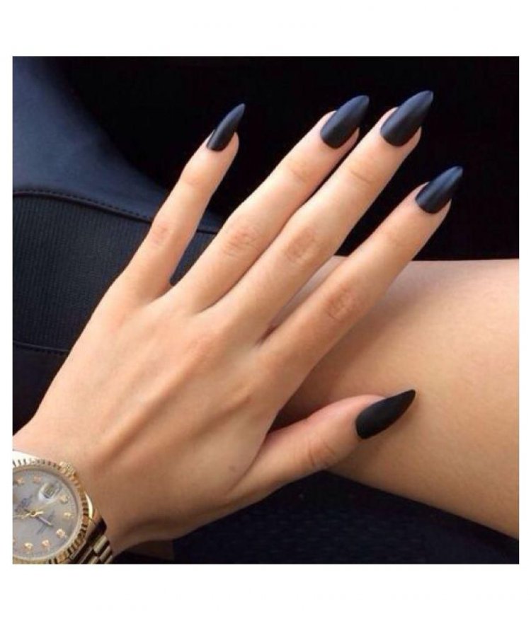 Чёрный маникюр на длинные ногти