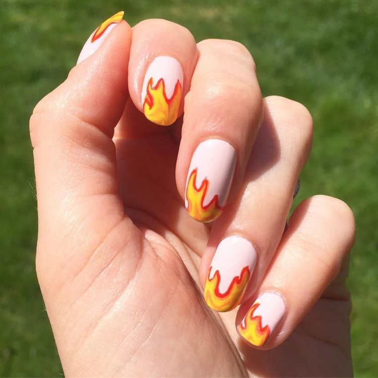 Огненный маникюр