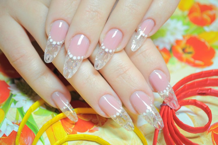 Прозрачные нарощенные ногти