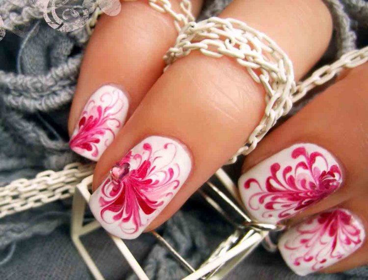 Манікюр на коротких нігтях голкою