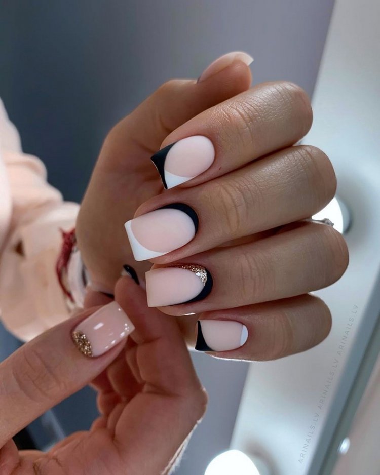 Красивый френч на короткие ногти квадратной