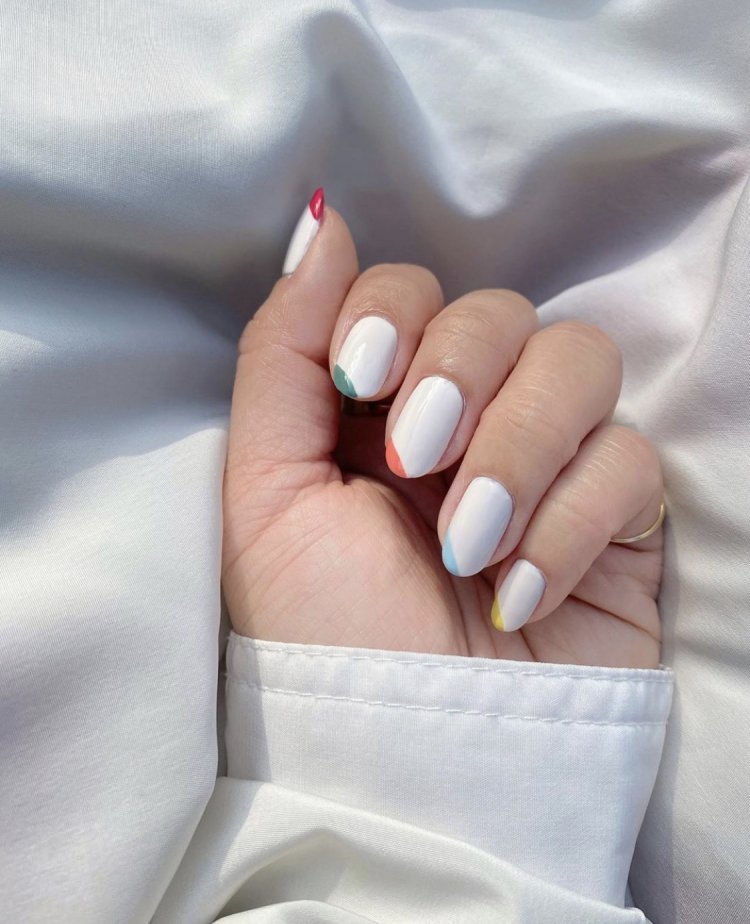 Френч на білій підкладці