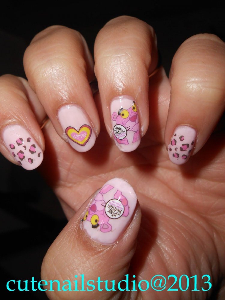 Розовая пантера на ногтях