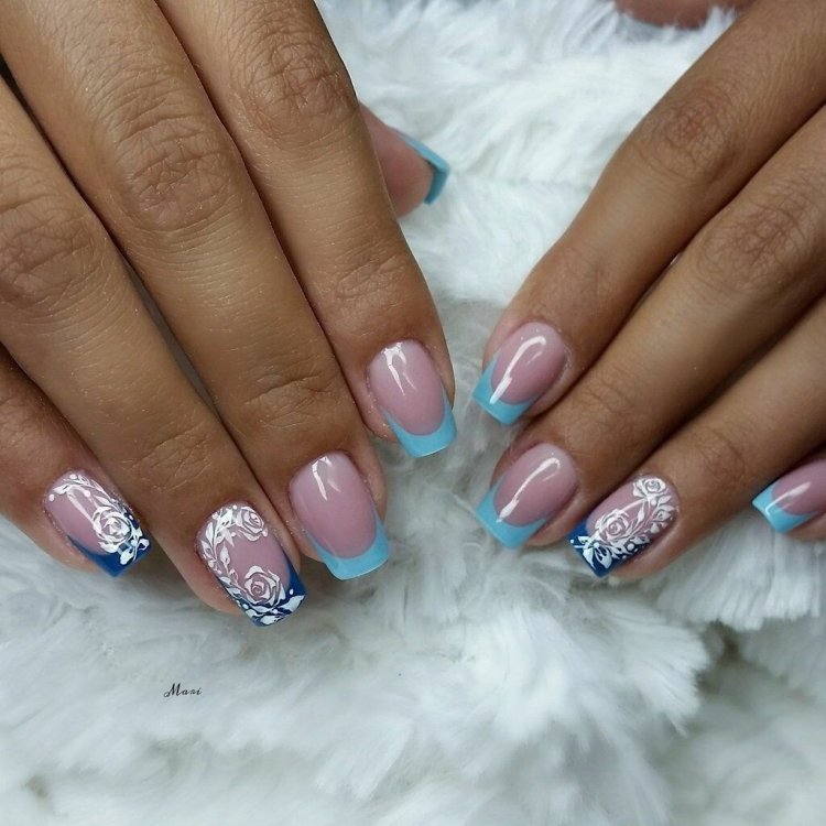 Маникюр голубой френч