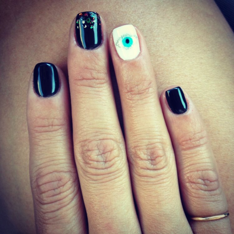 Манікюр із турецьким оком